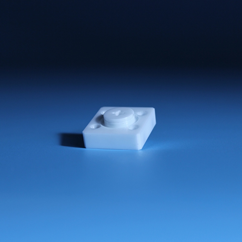 Hvad er forskellen mellem egenskaberne af zirconia keramik og aluminiumoxid keramik?